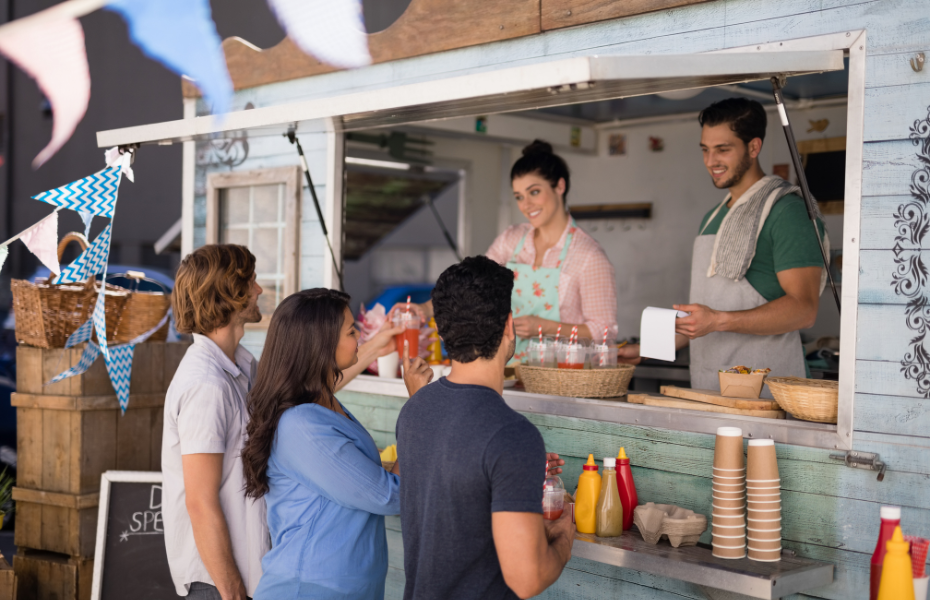 Il termine Food Truck deriva dall'inglese; composto da "food" (cibo) e "truck" (camion), e si riferisce a un veicolo mobile che serve cibo preparato sul posto